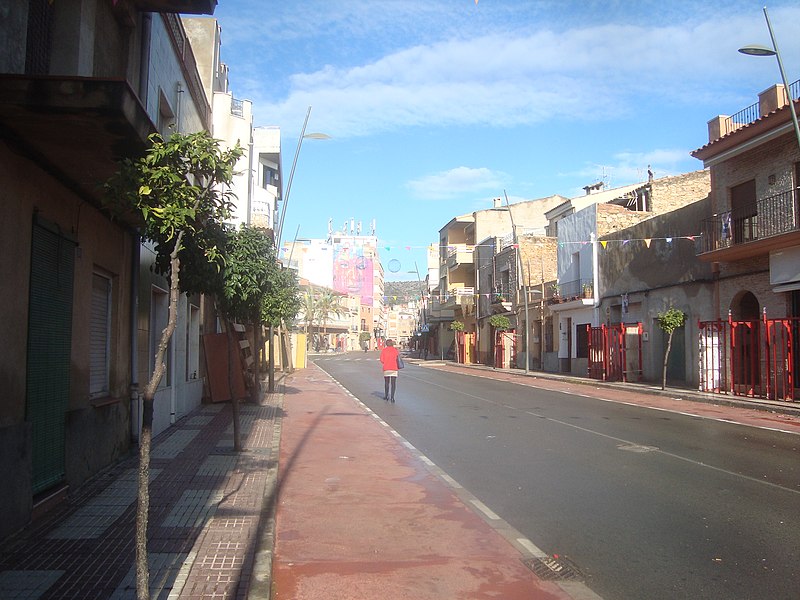 File:Barreras, toros de calle (España).jpg