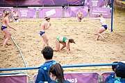 Deutsch: Beachhandball bei den Olympischen Jugendspielen 2018; Tag 6, 12. Oktober 2018; Mädchen, Hauptrundenspiel – Ungarn-Niederlande 2:1 English: Beach handball at the 2018 Summer Youth Olympics at 12 October 2018 – Girls Main Round – Hungary-Netherlands 2:1