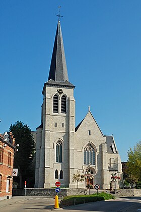 Die Fassade im neugotischen Stil