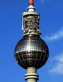 Berliner Fernsehturm Kugel cropped.jpg