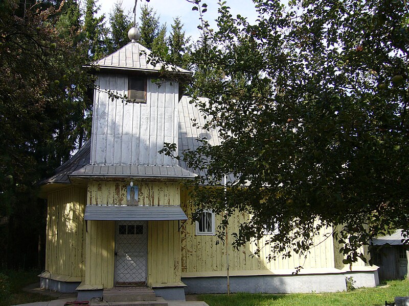 File:Biserica de lemn din Cumpărătura11.jpg