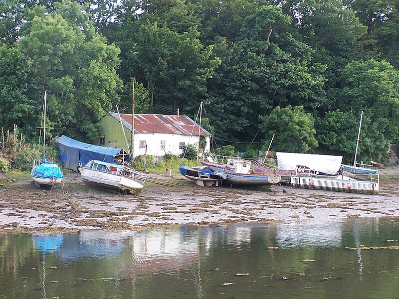 File:Boats of Caernarfon Wales - panoramio.jpg