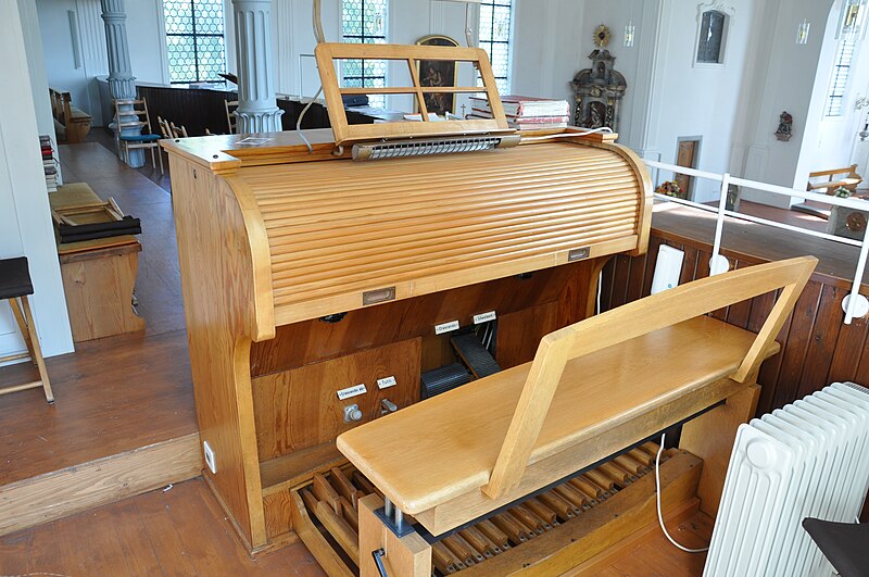 File:Bodnegg Pfarrkirche Orgel Spieltisch.jpg