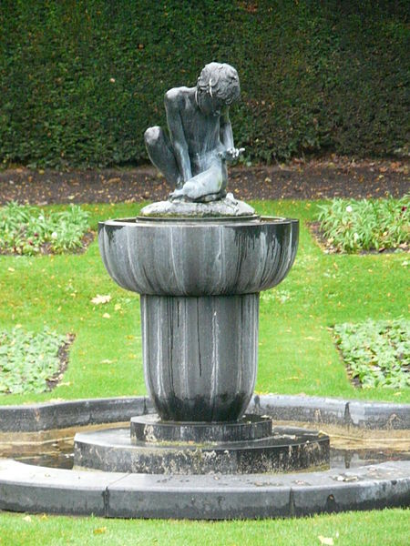 File:Boy and Frog, Queen Mary's Gardens, Regent's Park.JPG