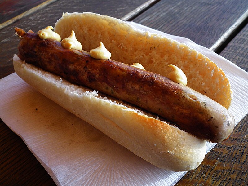 File:Brötchen mit Thüringer Rostbratwurst.JPG