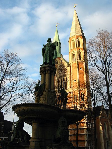 File:Braunschweig, St. Katharinen, Heinrichsbrunnen (2).jpg