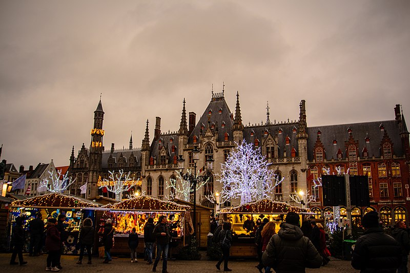 File:Bruges Winter Market.jpg