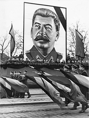 Bundesarchiv Bild 183-18684-0002, Dresden, Tod Stalin, Parade KVP (restored).jpg