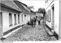 Bundesarchiv Bild 183-1985-0111-300, Hoyerswerda, Lange Straße.jpg