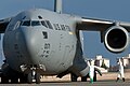 Amerykański samolot wojskowy Boeing C-17 Globemaster III z pomocą humanitarną sprawdzany na obecność skażenia radioaktywnego w amerykańskiej bazie lotniczej Yokota koło Tokio (17 marca 2011)