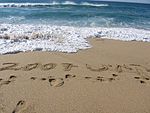 כתובת בעברית על חוף האוקינוס האטלנטי בסוף המסלול (פיניסטרה)