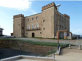 Castello - San Lorenzo del Vallo.JPG