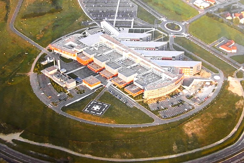 File:Centre hospitalier de Vesoul - vue aérienne 2.jpg