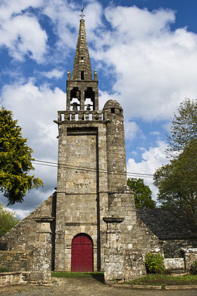 Die Fassade und der Eingang zur Kapelle