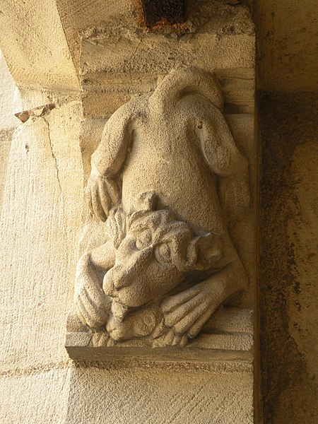 File:Chateau de Vincennes - chatelet escalier hors d'oeuvre 03.JPG