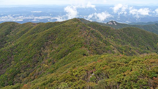 한국어: 비로봉에서 본 치악산