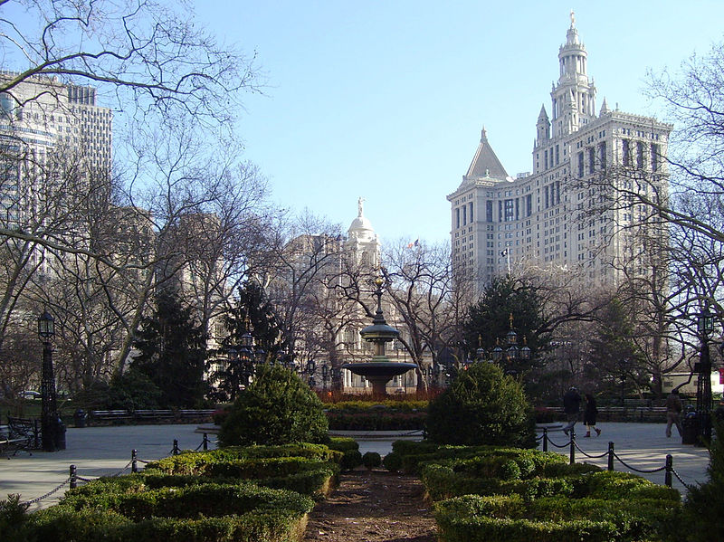File:City Hall Park in winter from south with City Hall and Municipal Building-2.jpg