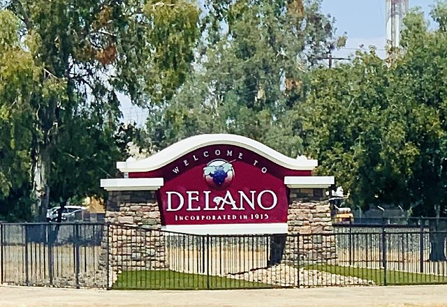 Delano entry signage on State Route 99