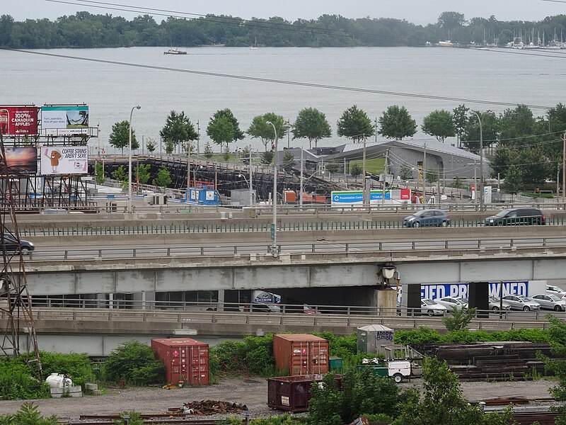 File:Construction on Queen's Quay, 2015 07 08 (13).JPG - panoramio.jpg