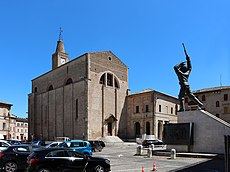 Corridonia, san francesco e monumento ai caduti 01.jpg