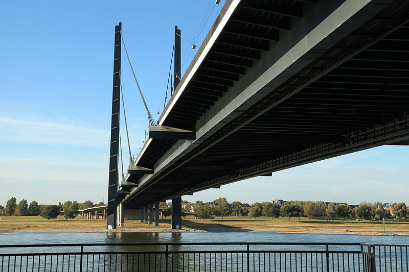 File:Düsseldorf - Rheinkniebrücke 04 ies.jpg