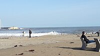 El dia després del temporal Glòria les destrosses eren notables i el mar s'havia endut bona part de la platja, però feia bon temps i les onades eren espectaculars.