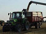 Miniatuur voor Bestand:Deutz-Fahr Agrotron with Record trailer.jpg