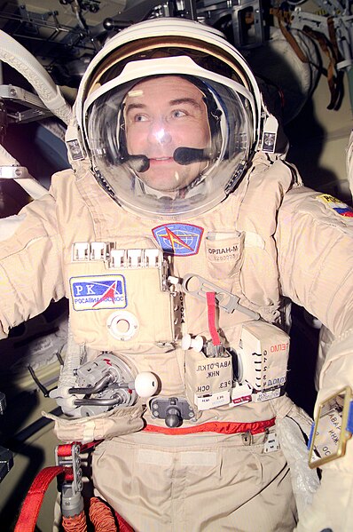 File:Dezhurov spacewalk.jpg