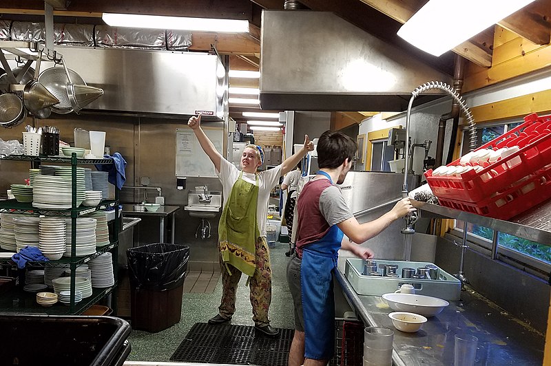 File:Dishwashing in a large kitchen.jpg