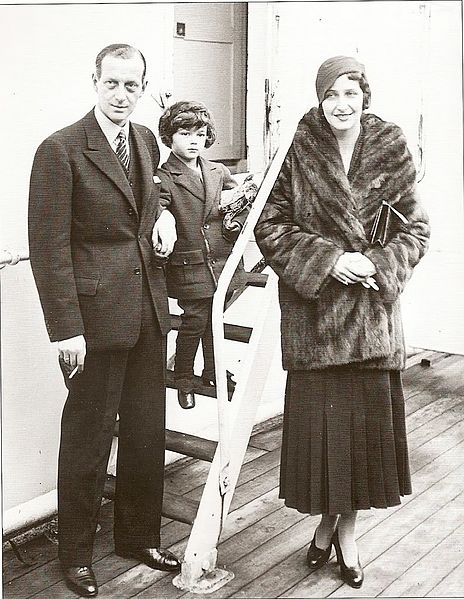 File:Dmitriy Pavlovich of Russia with wife and son2.jpg