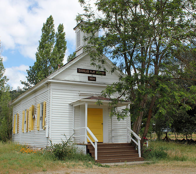 File:Douglas Flat School.JPG