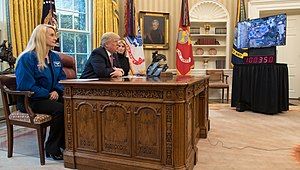 Resolute Desk Wikipedia