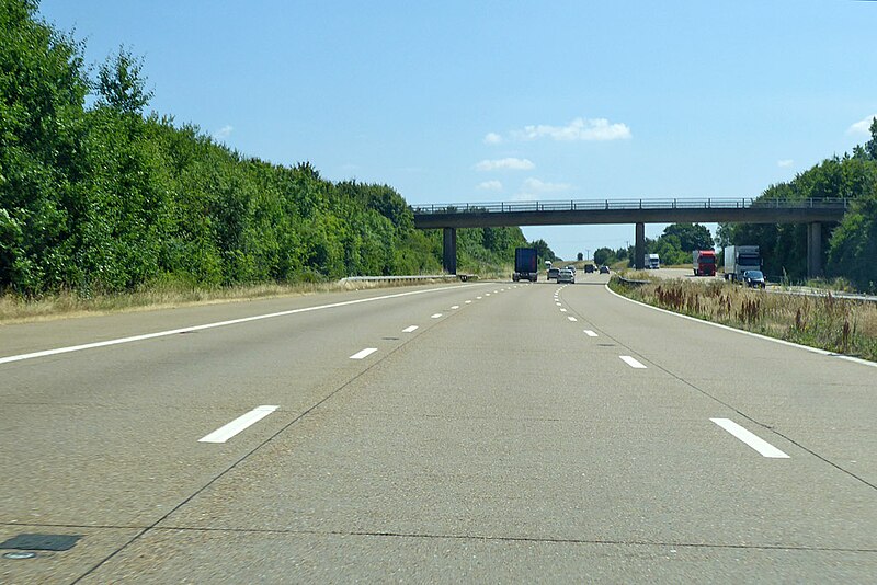 File:Eastbound M20 - geograph.org.uk - 5835132.jpg