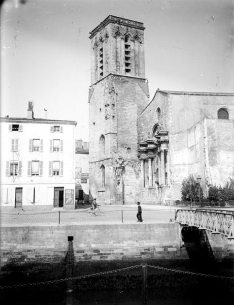 File:Eglise Saint-Sauveur, La Rochelle, 22 septembre 1907 (5491436292).jpg