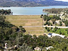 File:Embalse_de_Guadarranque.jpg