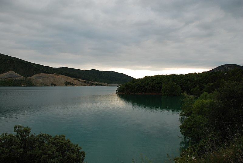 File:Embalse de Yesa, Navarra-Aragón, España - panoramio.jpg