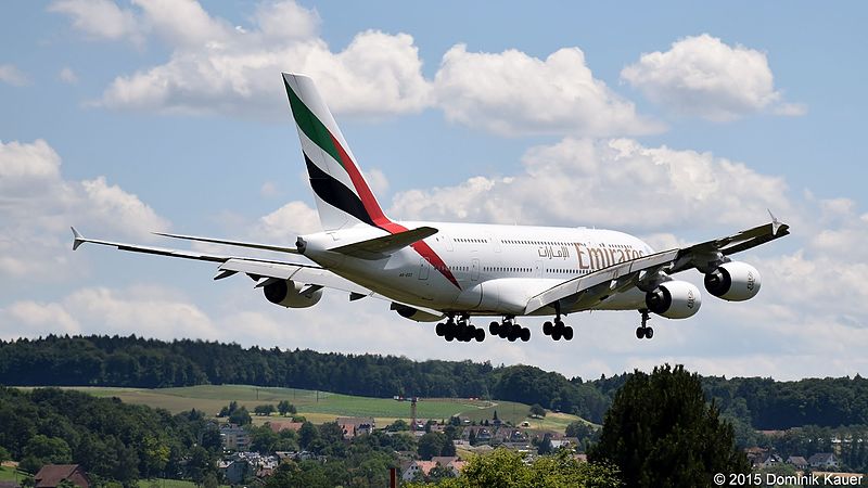 File:Emirates Airbus A380-861 - A6-EDC (ZRH) (19351463016).jpg