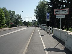 Entrada para Bellerive-sur-Allier pela ponte