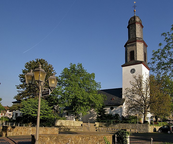 File:Eschborn - Kirche.jpg