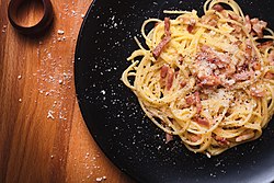 Classic spaghetti alla carbonara Espaguetis carbonara.jpg