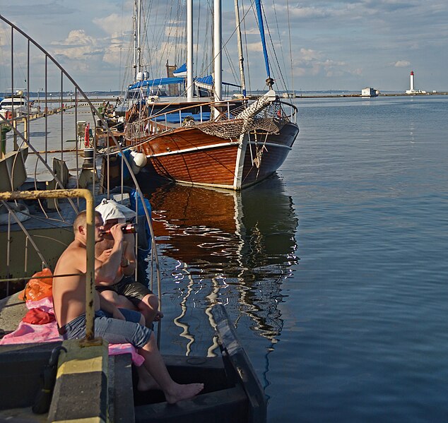 File:Evening in Odessa port. Ukraine.jpg