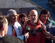 Gustavo Cordera and Felix Diaz meet at the protest camp in Buenos Aires. Felix Diaz junto a Gustavo Cordera en el acampe Qom 03.JPG