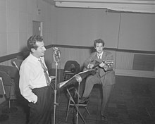 Félix Leclerc et l'acteur Jean-Pierre Masson en 1953.