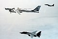Винищувачі F-14 Tomcat і F-15 Eagle супроводжують радянський стратегічний бомбардувальник-ракетоносець Ту-95 поблизу острову Адак (Алеутські острови). 29 травня 1987