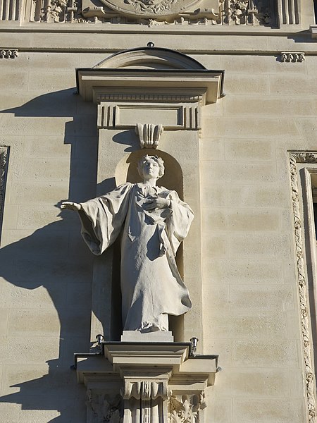 File:Facade sud du palais de Justice de Paris - l'Éloquence.jpg