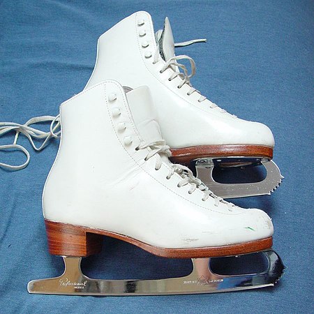 ไฟล์:Figure-skates-1.jpg