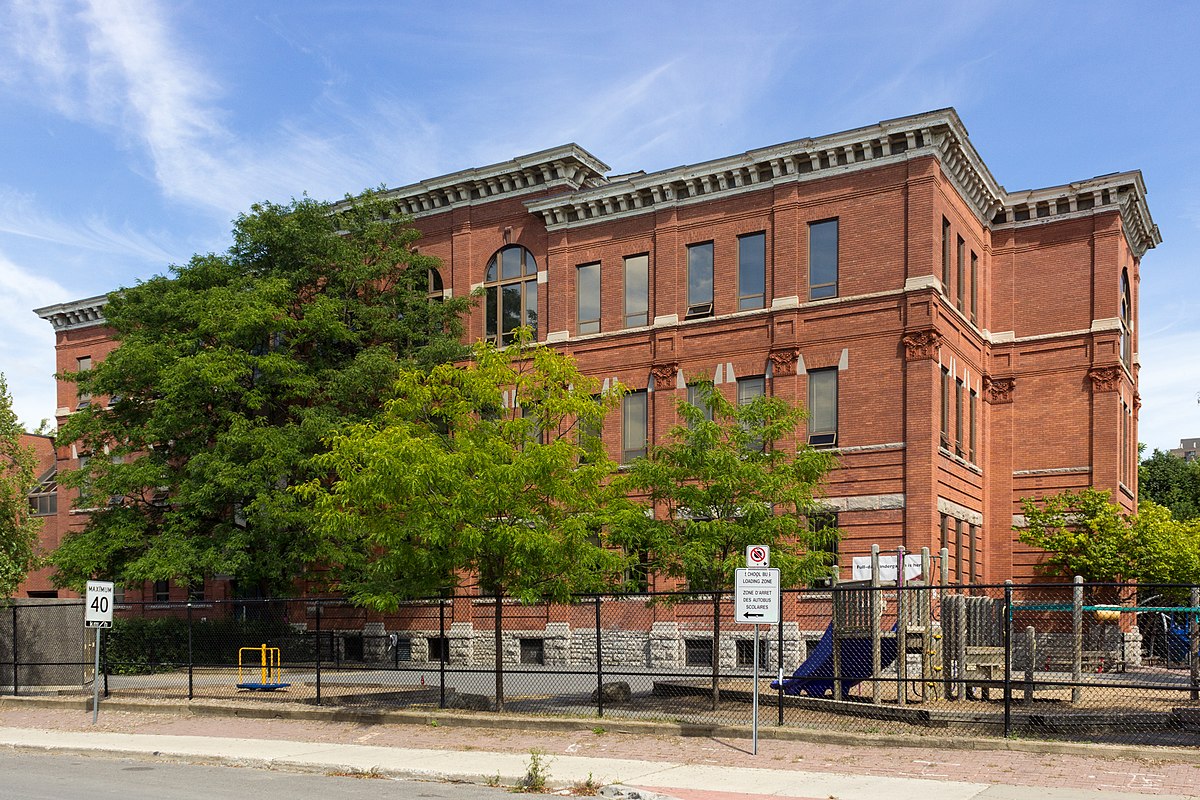 First school. Школа в Оттаве. Henderson Avenue public School.