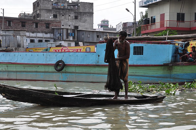 File:Fisherman at Soyarighat, Buriganga river 1.jpg