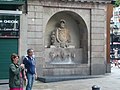 Català: Font del Pla de la Boqueria. Pla de la Boqueria (Barcelona). Autor desconegut. Material: marbre sobre pedra de Montjuïc. 1830. This is a photo of public art indexed in the cataloge Art Públic of Barcelona (Spain) under the code number 1805-1 (prefixed with territorial id: 08019/1805-1) Object location 41° 22′ 52.43″ N, 2° 10′ 25″ E  View all coordinates using: OpenStreetMap