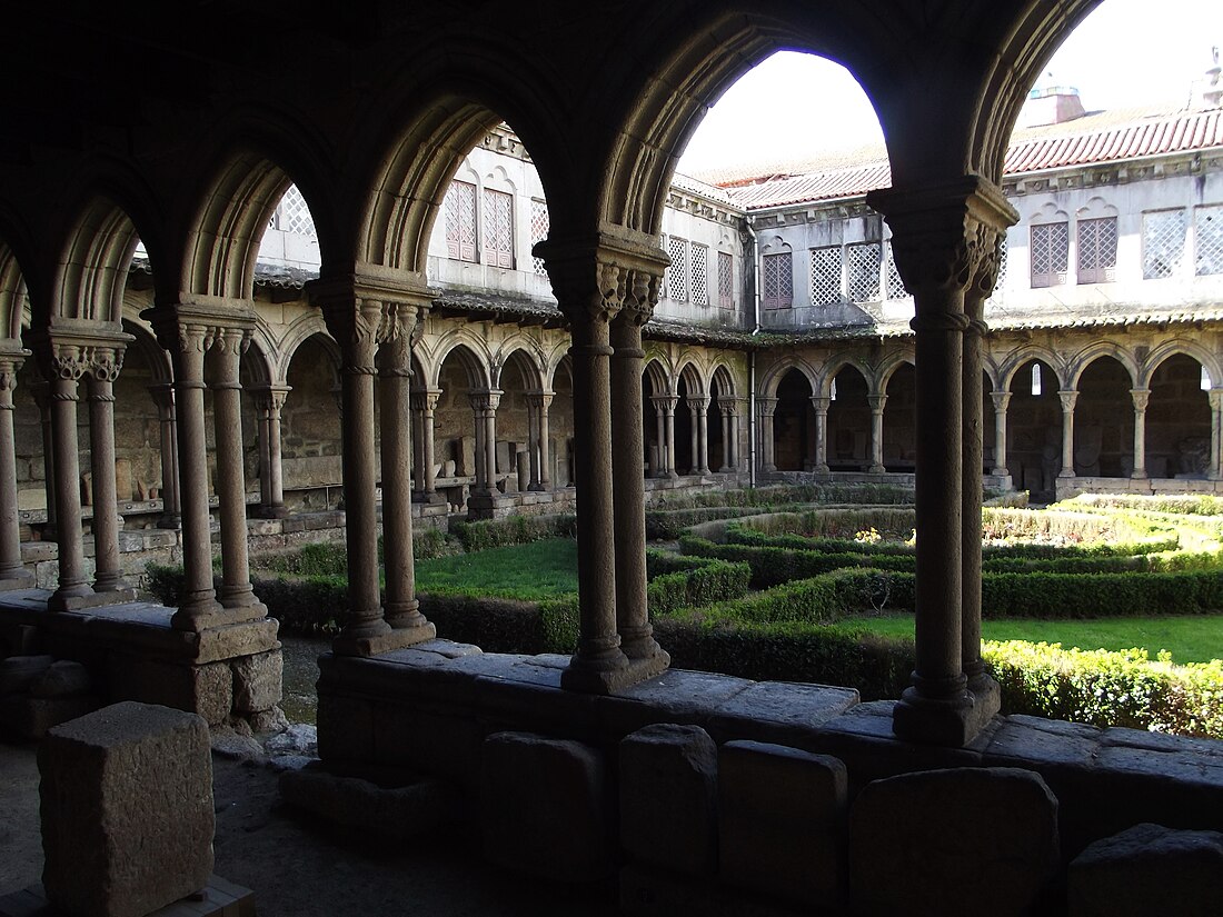 File:GUIMARAES (17065062696).jpg